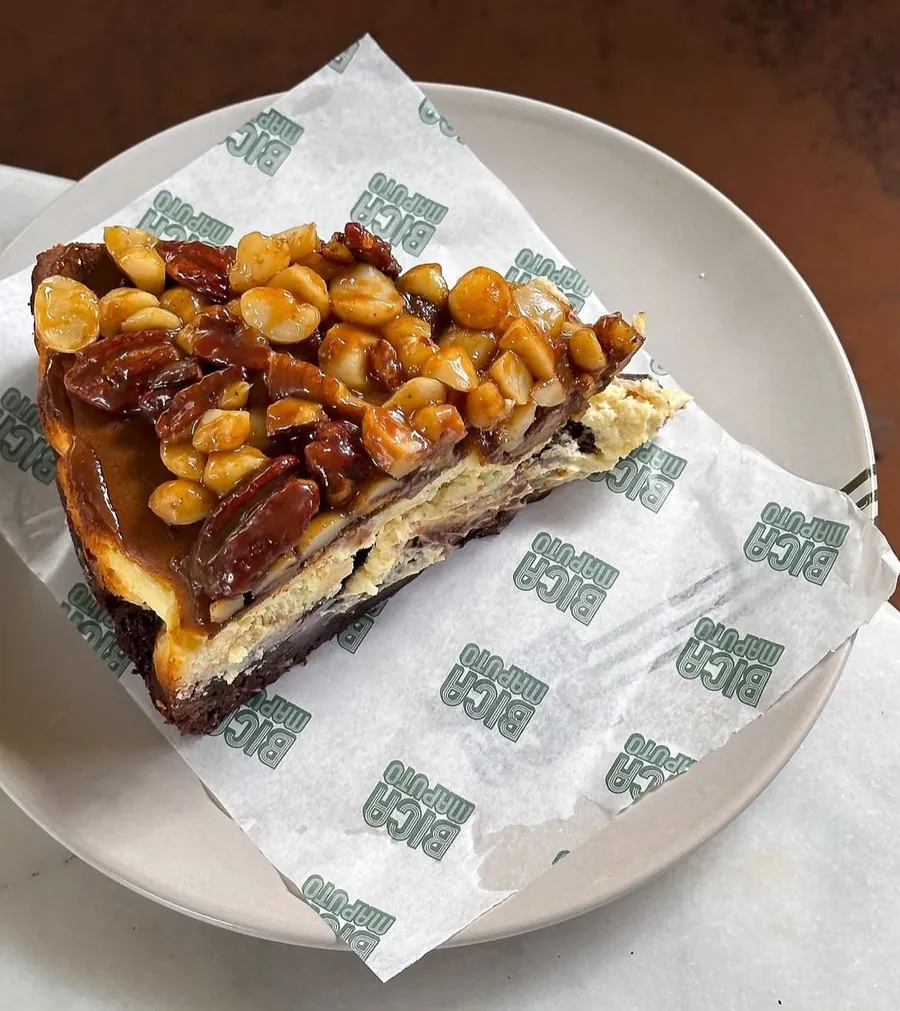 Cheesecake com frutos secos caramelizados