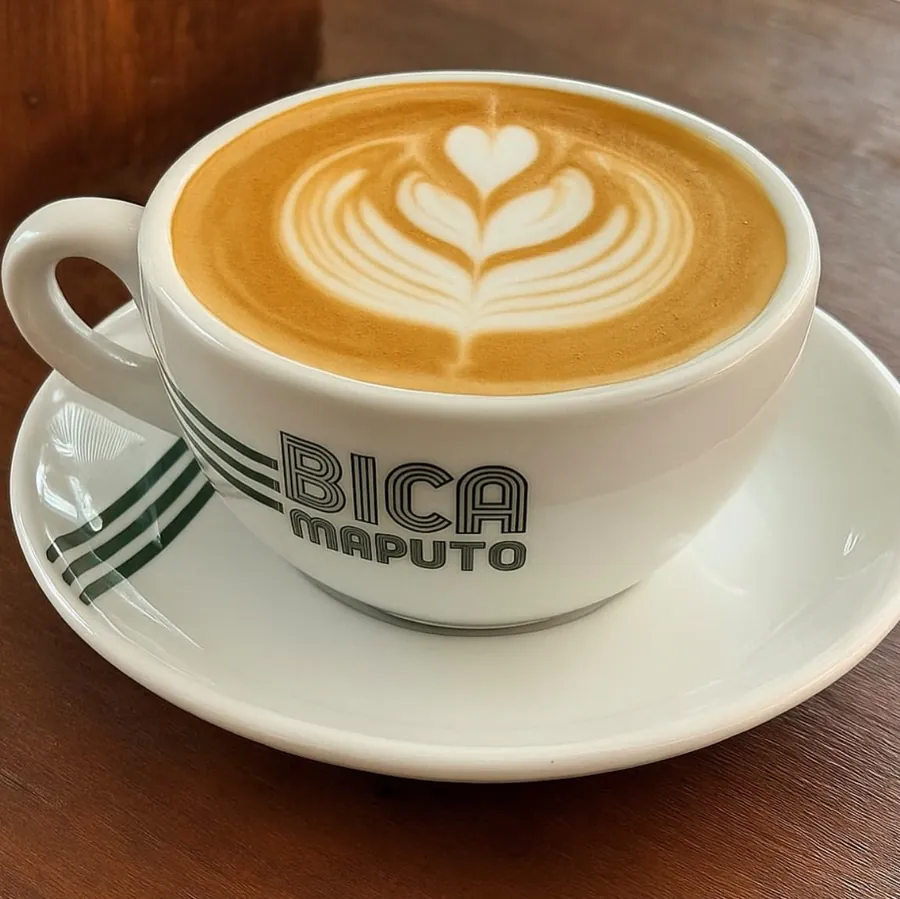 Latte art numa chávena BICA